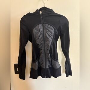 Lululemon women’s black grey zip up hooded size 4